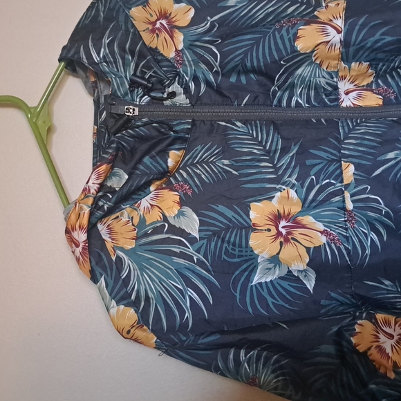 Tropical windbreaker - Picture 2 of 3